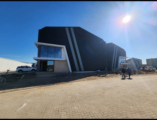761M² WAREHOUSE TO LET IN STIKLAND INDUSTRIAL